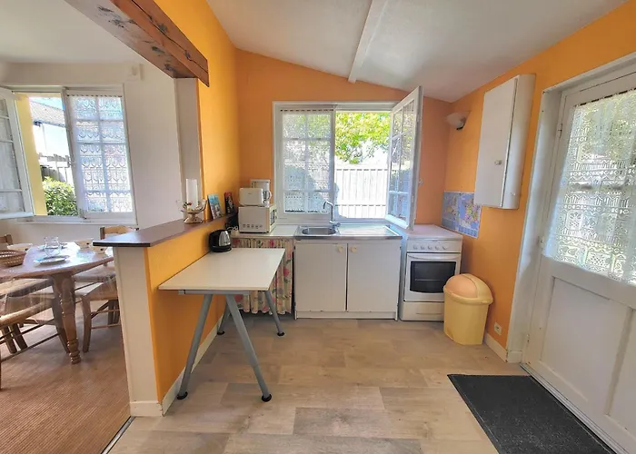 Maison Authentique: Plage, Commerces Et Jardin Clôturé - Fr-1-364-33 Casa vacanze