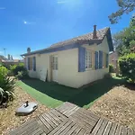 Maison Authentique: Plage, Commerces Et Jardin Cloture - Fr-1-364-33 بيت للعطل *
