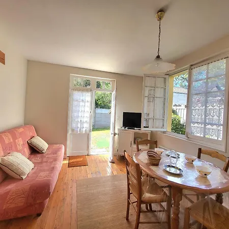 Maison Authentique: Plage, Commerces Et Jardin Cloture - Fr-1-364-33 Holiday home