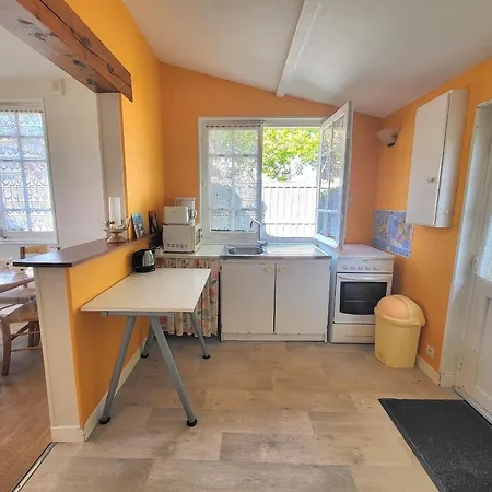 Maison Authentique: Plage, Commerces Et Jardin Cloture - Fr-1-364-33 度假居