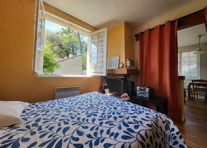 Maison Authentique: Plage, Commerces Et Jardin Cloture - Fr-1-364-33